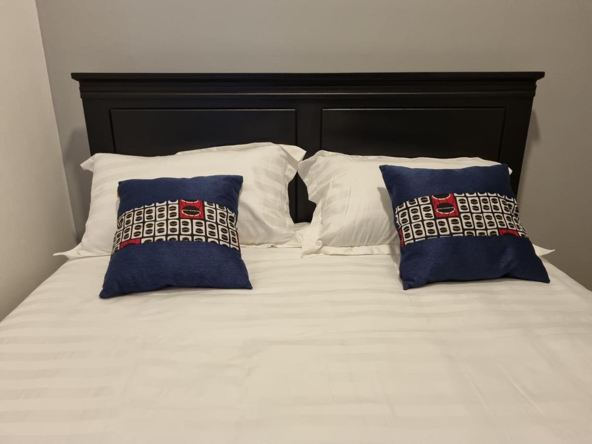 Eika Suites At Acacia Kampala Exteriör bild